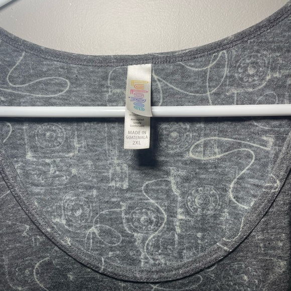 Light weight Tee 🌻🌻4 for $25 bundle🌻🌻 - Picture 2 of 4